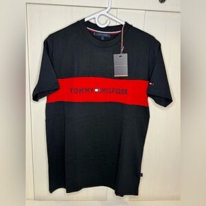 Tommy Hilfiger Men's Black and Red Short Sleeve Tee